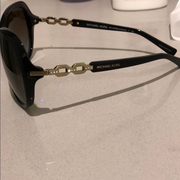 Michael Kora Sunglasses - Picture 2 of 3